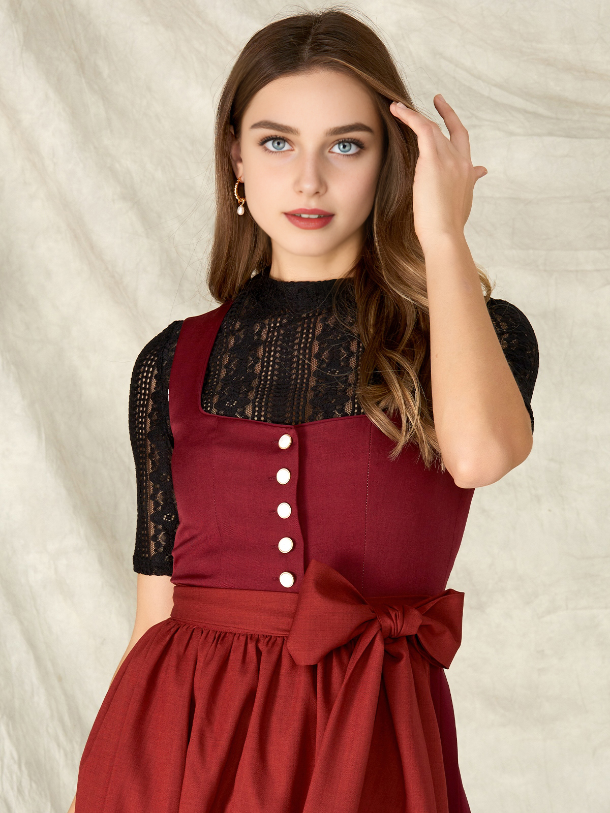 Dirndl Schwarz Rot Midi – stilvolle Eleganz