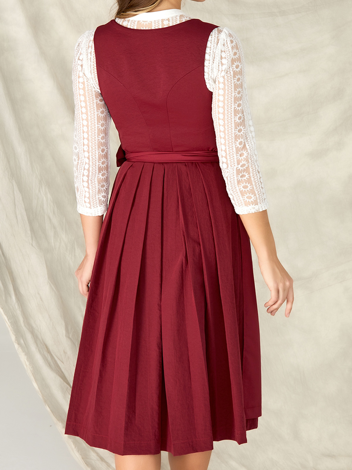 Dirndl mit Ärmel in Rot