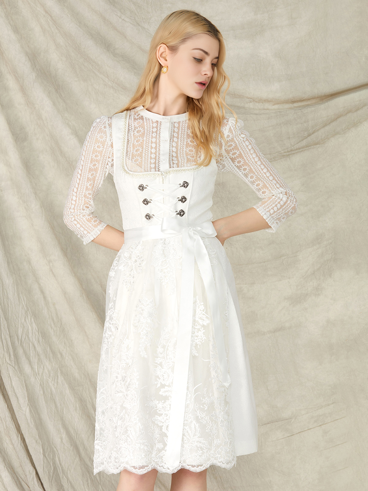 Dirndl Tannengrün – Eleganz in Naturtönen