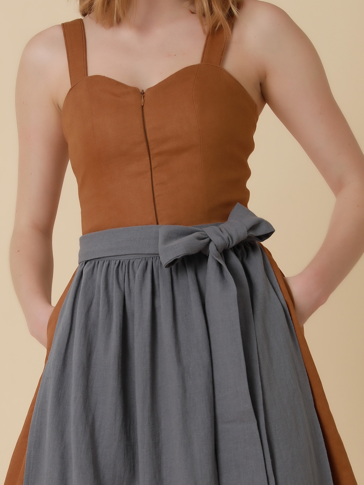 Dirndl mit geradem Ausschnitt in Gelb