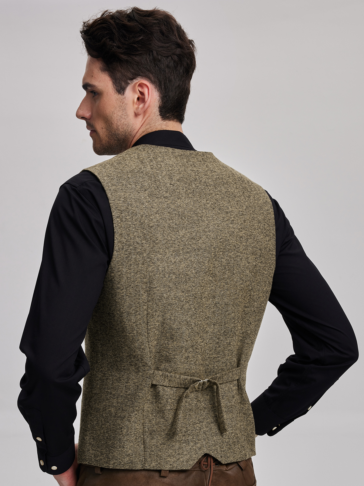 Modernes Dirndl in Gelb
