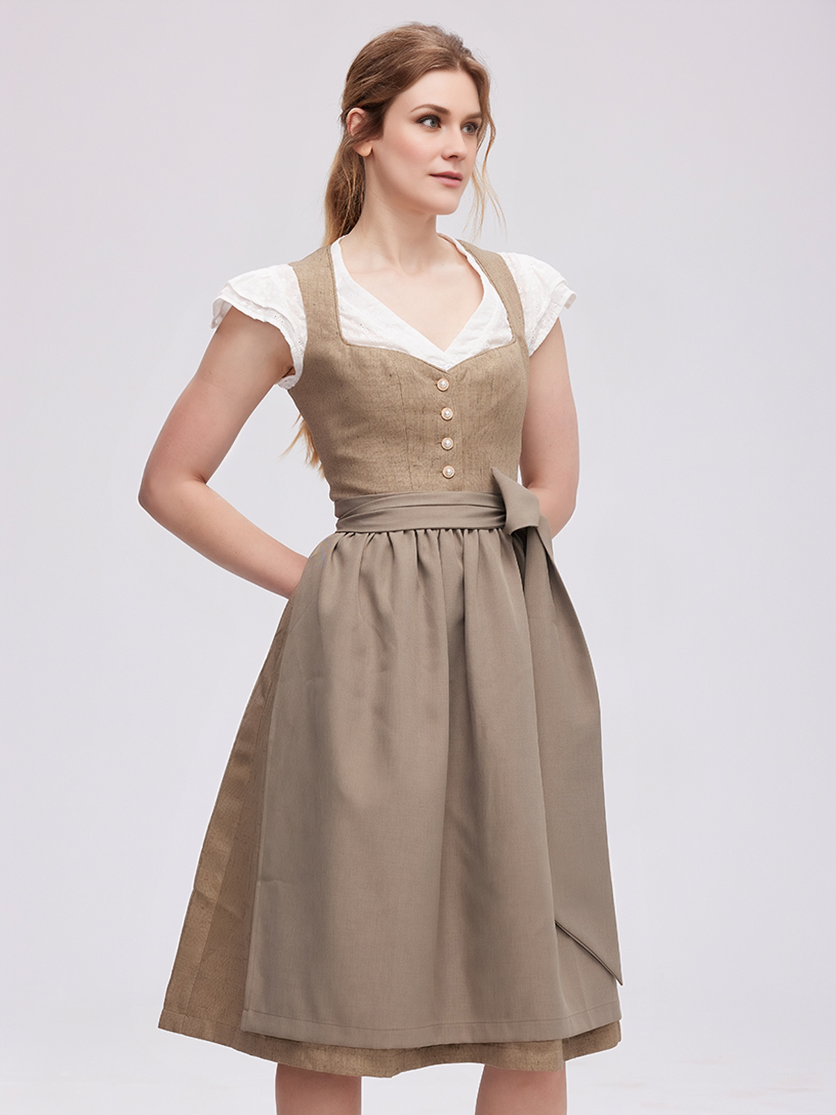 Dirndl in Grün – Inspirationsquelle für schwarz-beige Kombinationen
