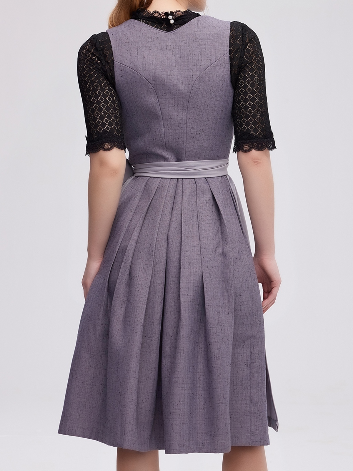 Dirndl in Grau mit Spitze