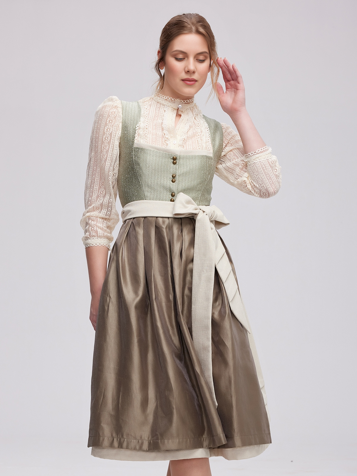 Ein grünes Ehreer Dirndl mit traditionellem Schnitt und modernen Akzenten