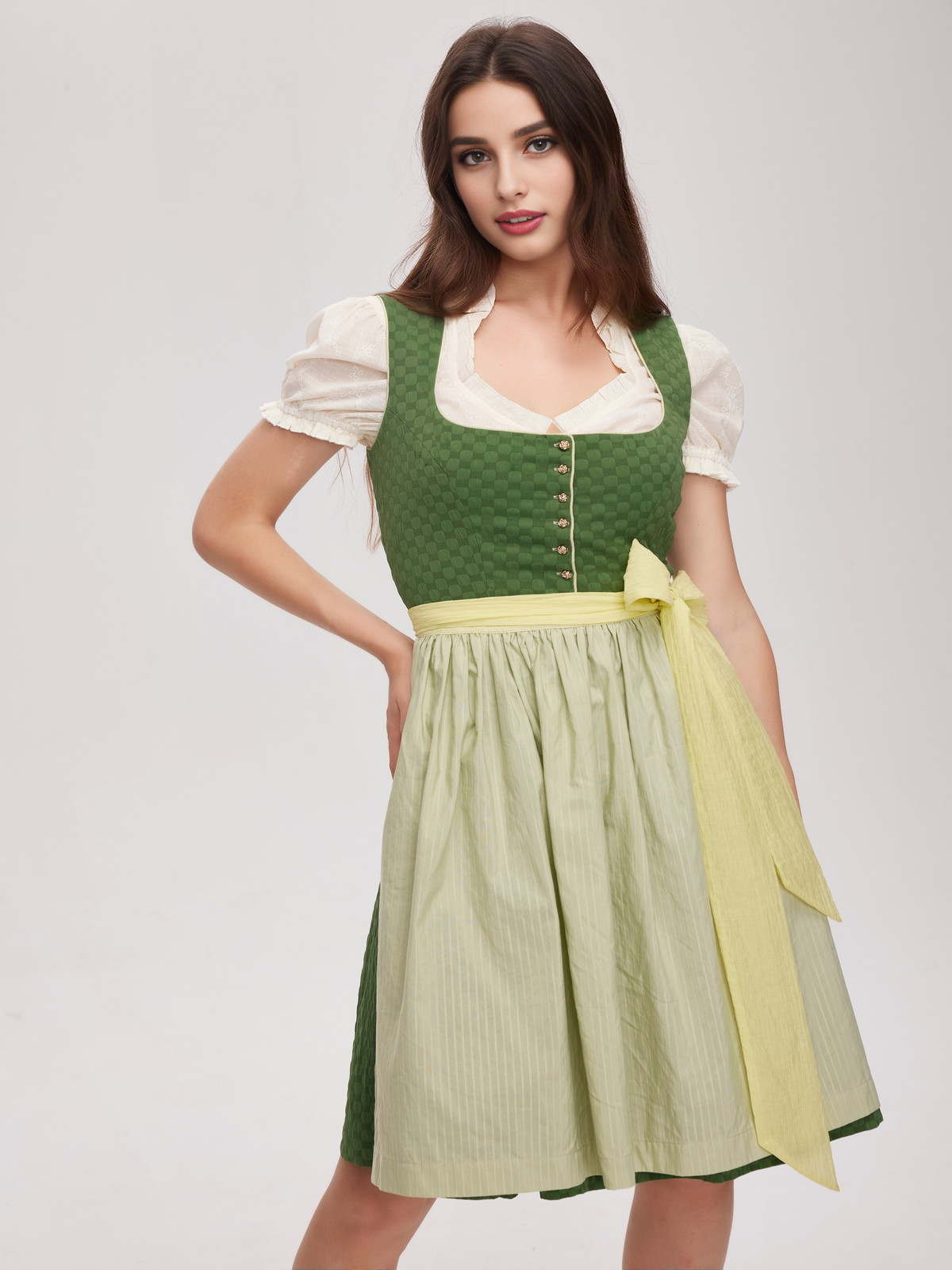 Burgunderrotes Dirndl mit raffinierten Details
