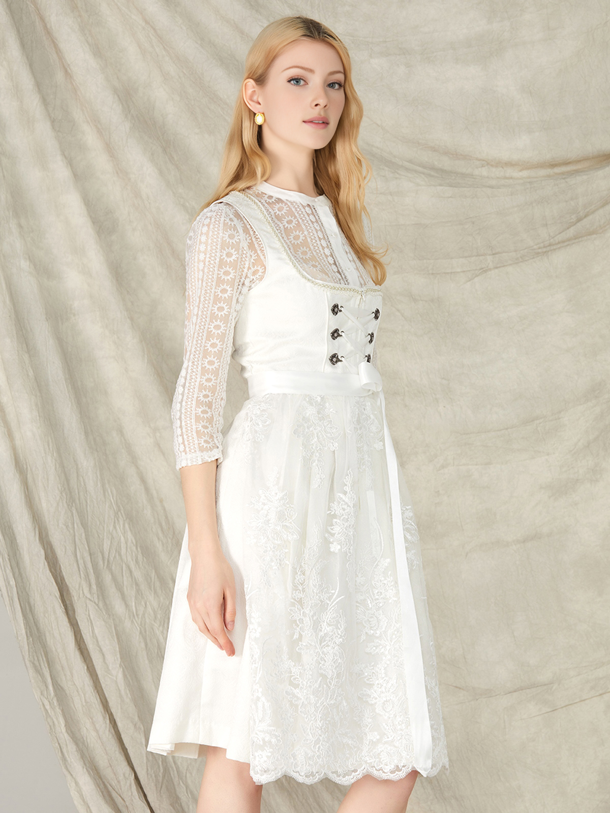 Dirndlbluse Langarm Weiß