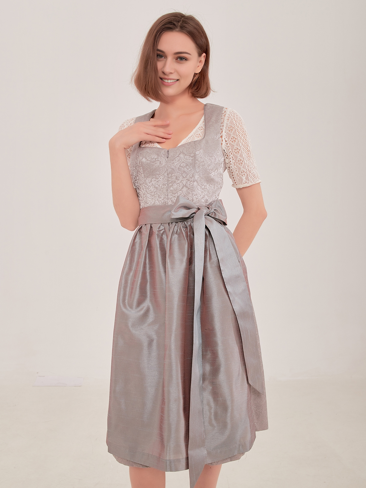 Lila Dirndl in eleganter Ausführung