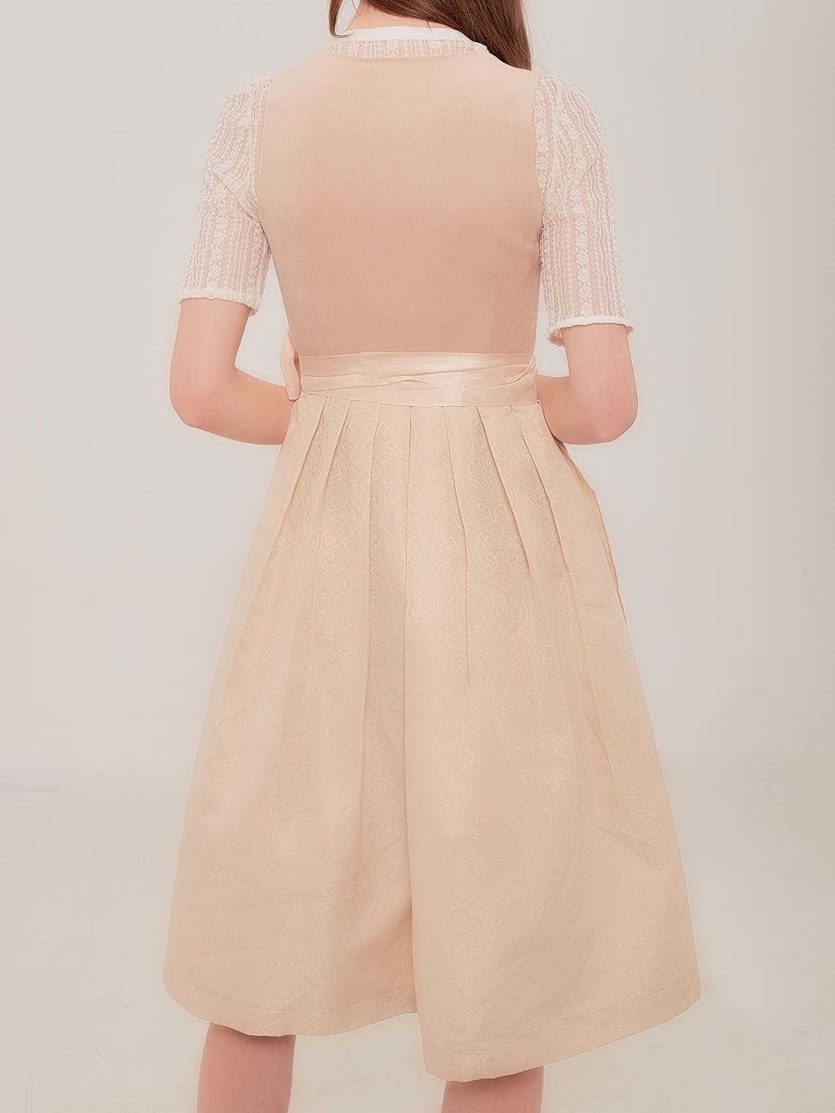 Dunkles Dirndl in Beige