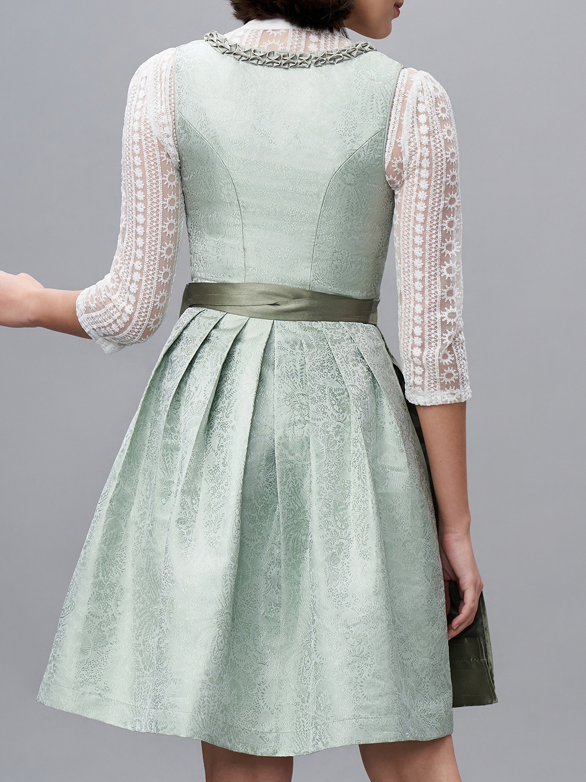 Elegantes grünes Dirndl mit traditionellem Schnitt und modernen Details