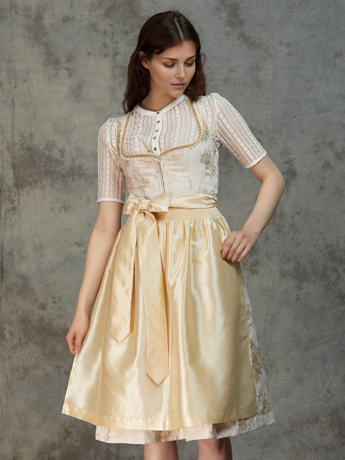 Dirndl mit Herzausschnitt in Gelb