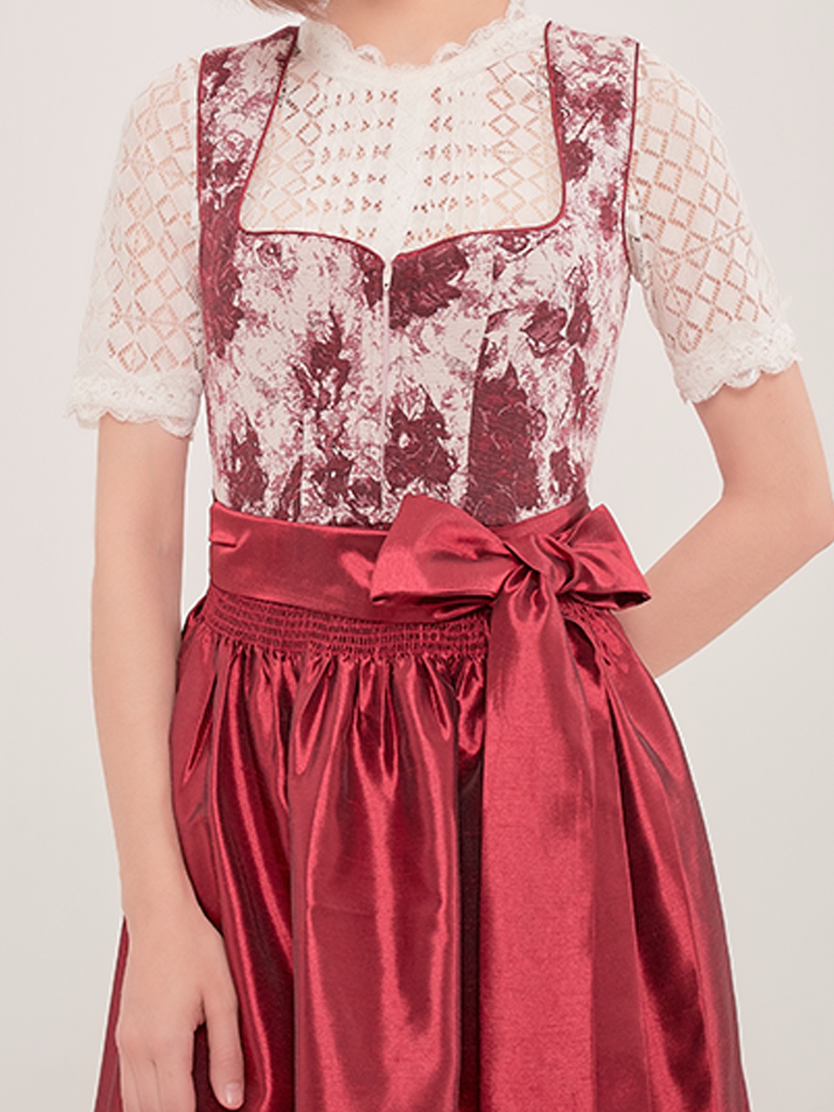 Dirndl in Grün-Beige-Kombination