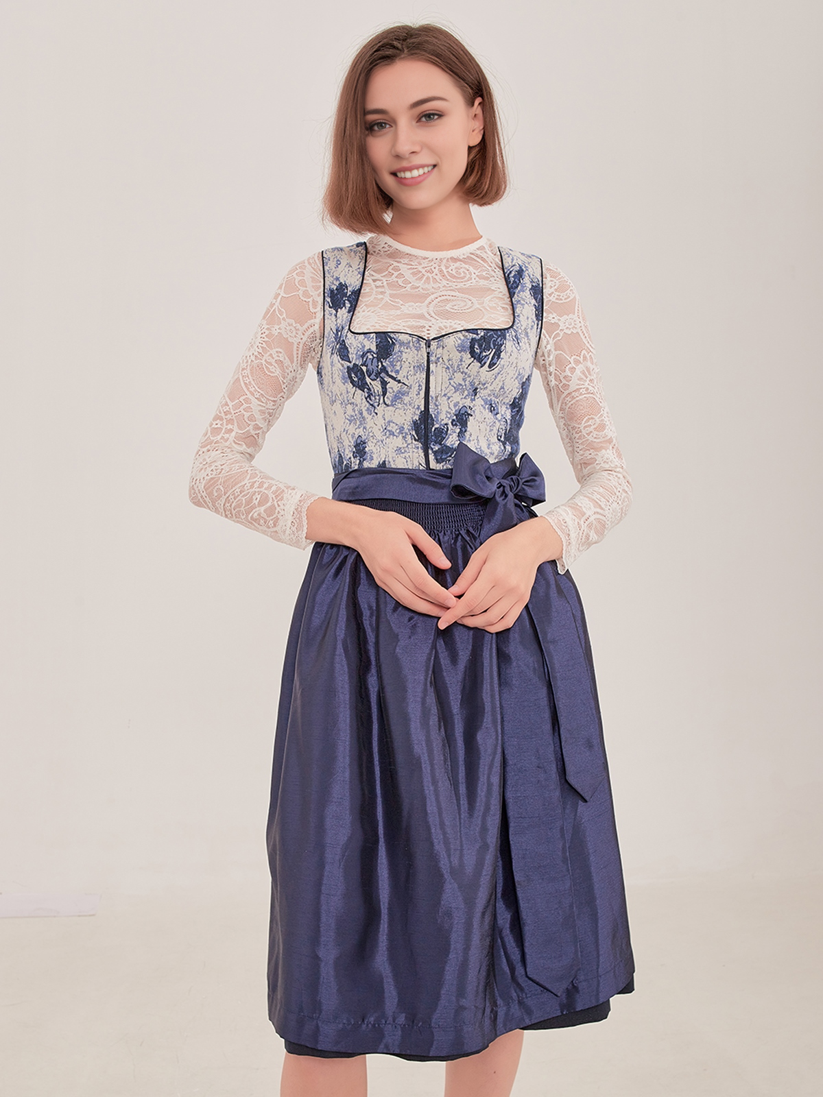 Olivgrünes Dirndl mit modernem Schnitt