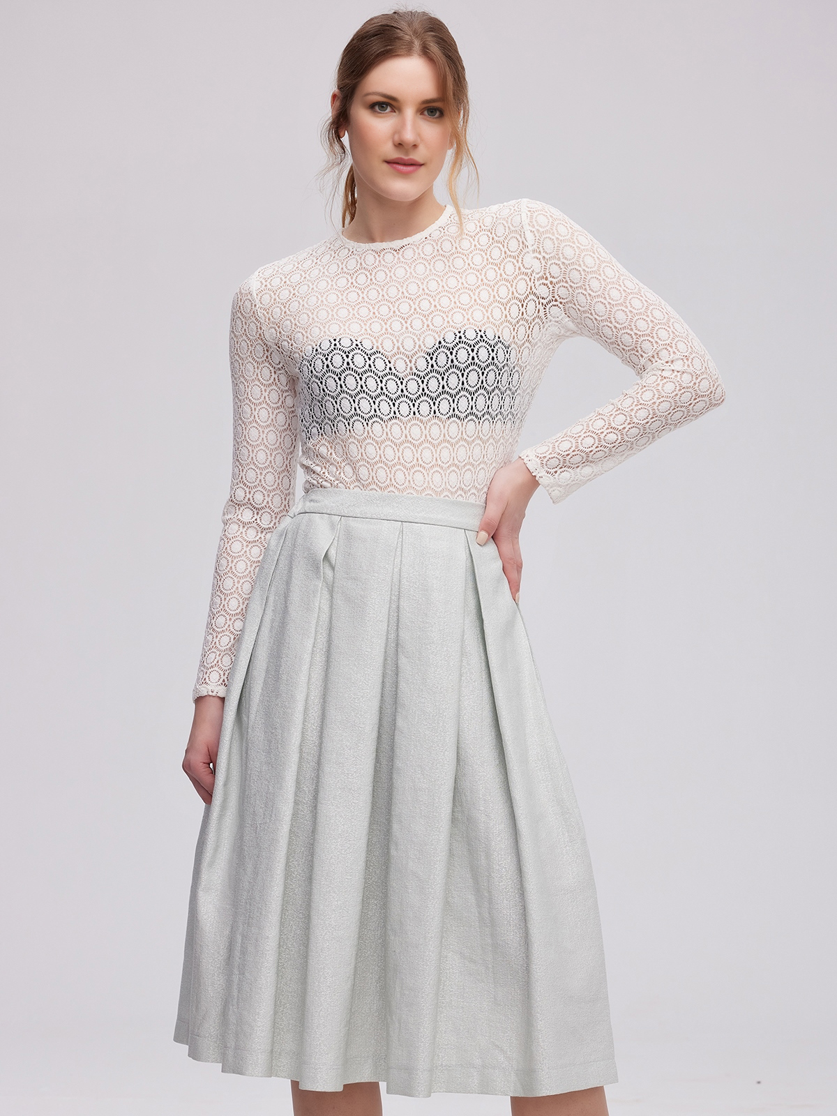 Dirndl in Grün mit traditioneller Schürze