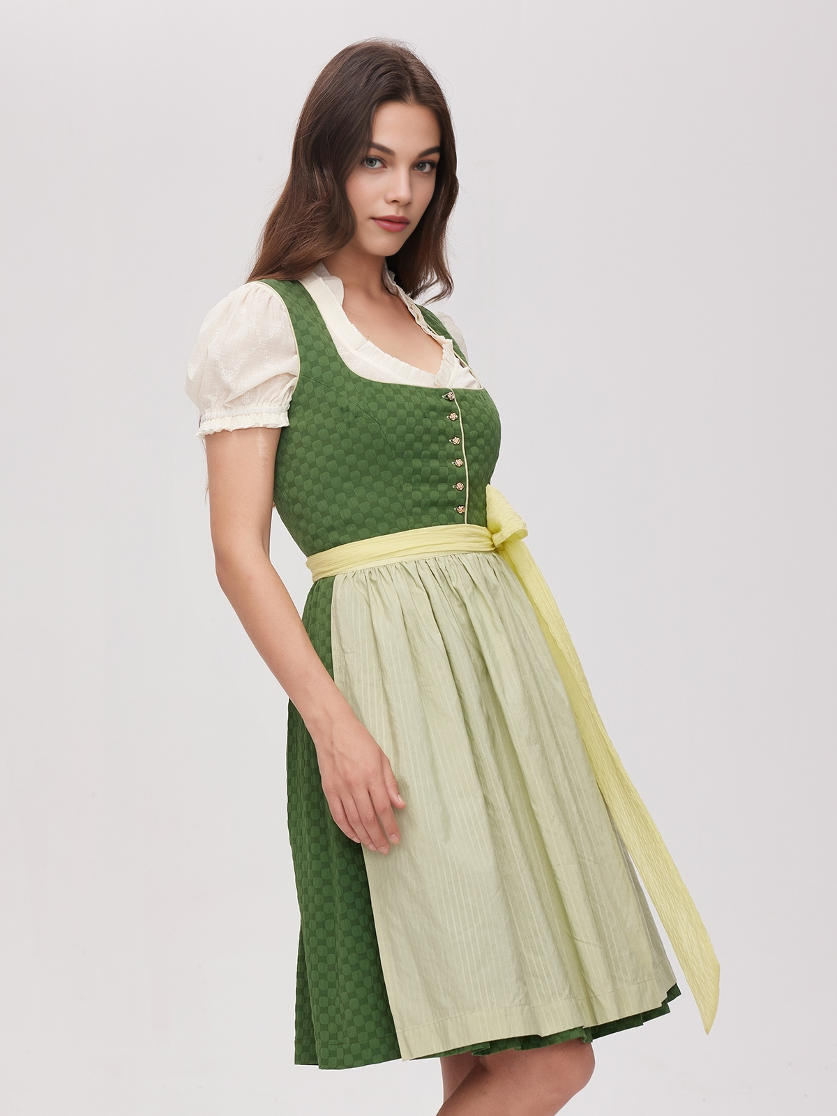 Dunkelrotes Dirndl mit floralen Details