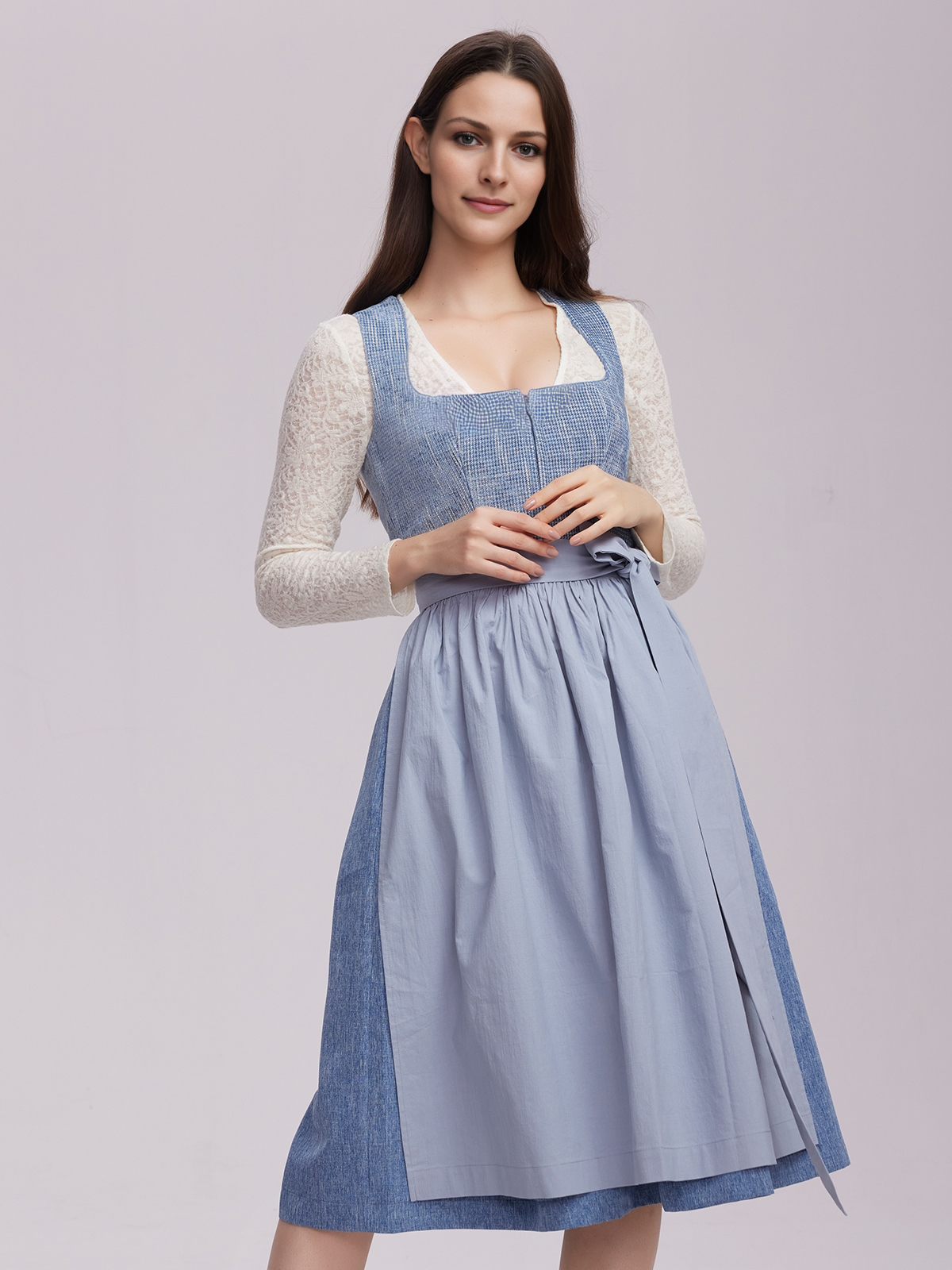 Dirndl Samt Pink in eleganter Pose