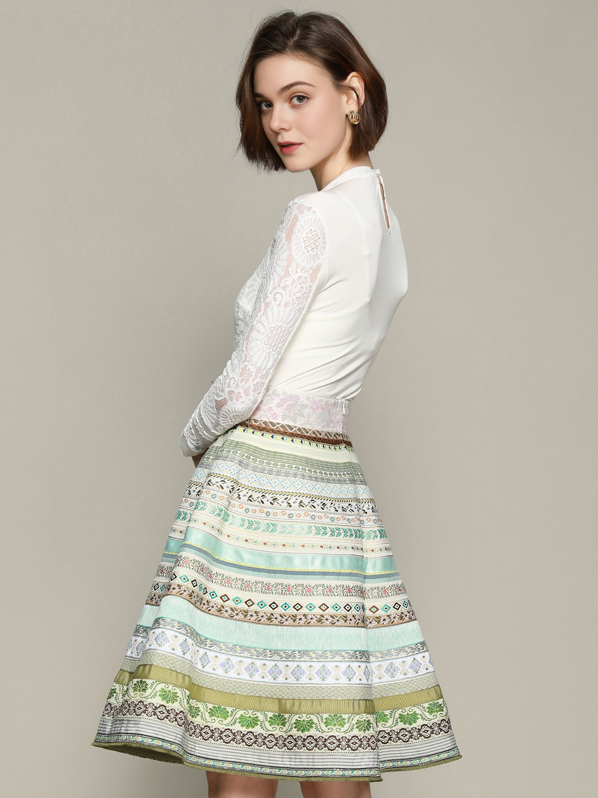 Stilvolles grünes Dirndl