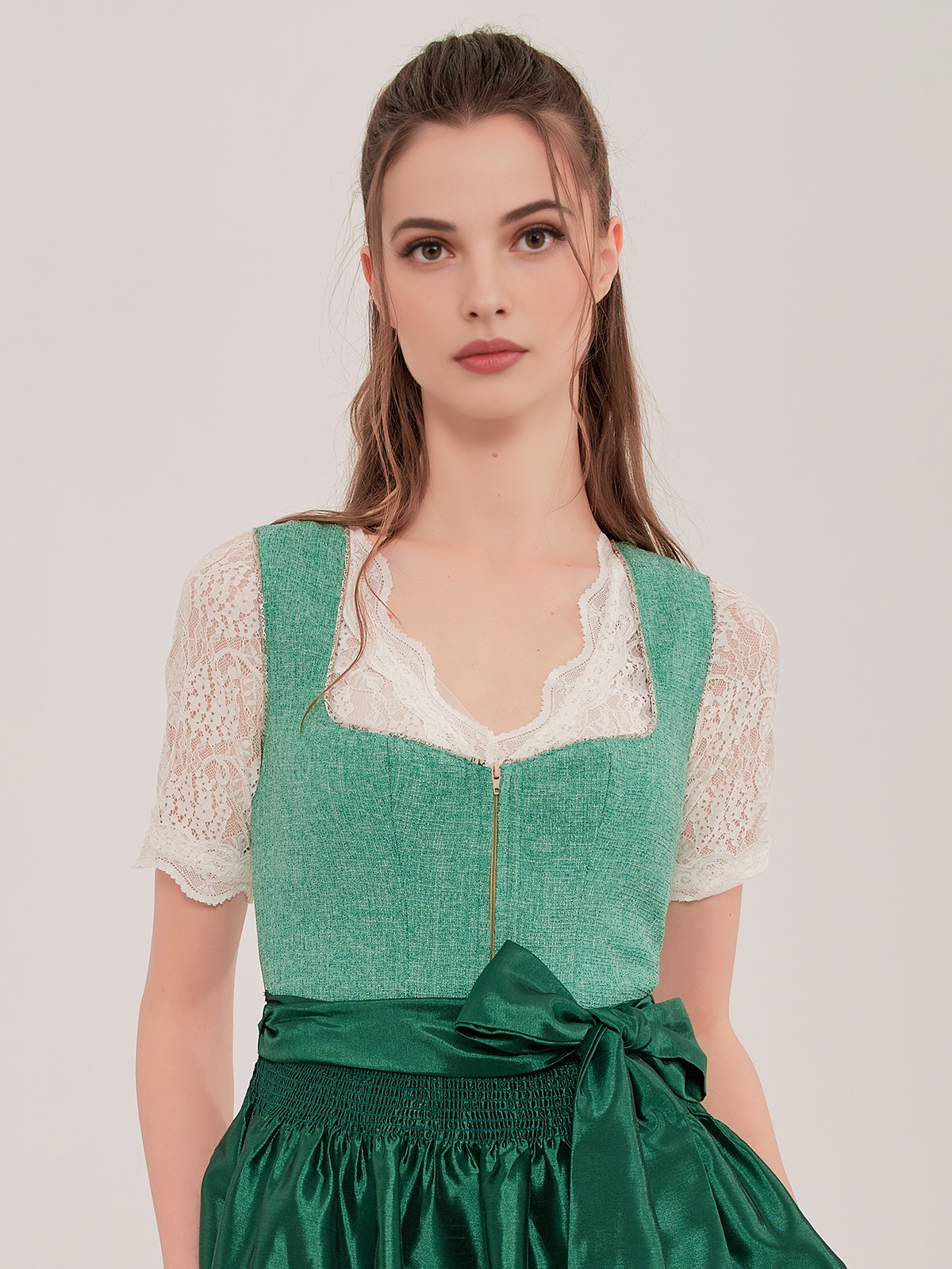 Dirndl mit perfekt sitzendem Ausschnitt