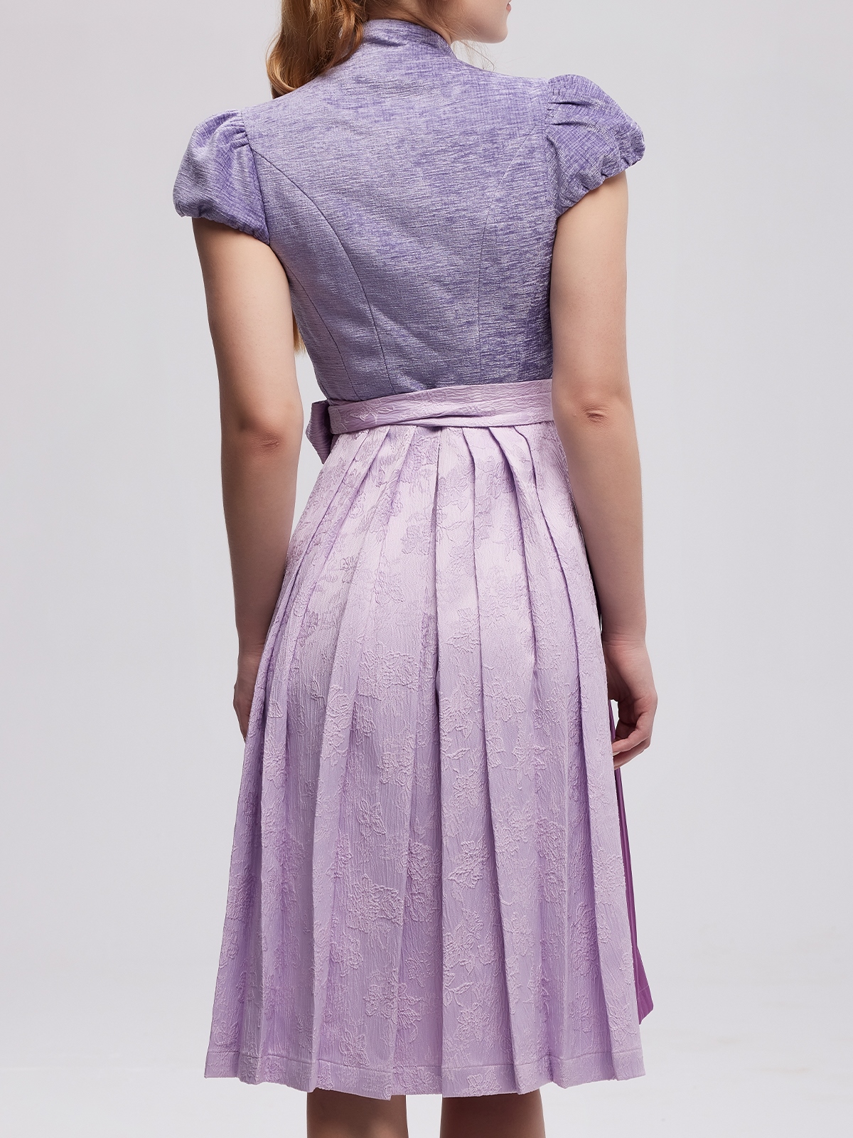 Pinkes Dirndl mit modernem Schnitt