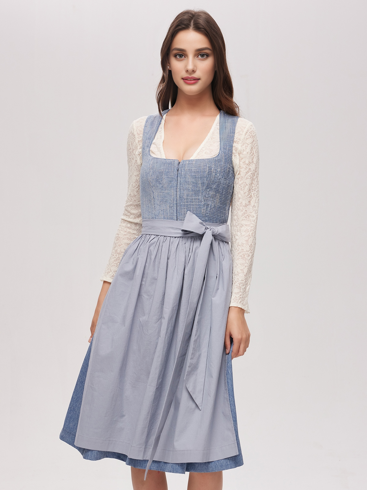 Elegantes blaues Dirndl mit feinen Details
