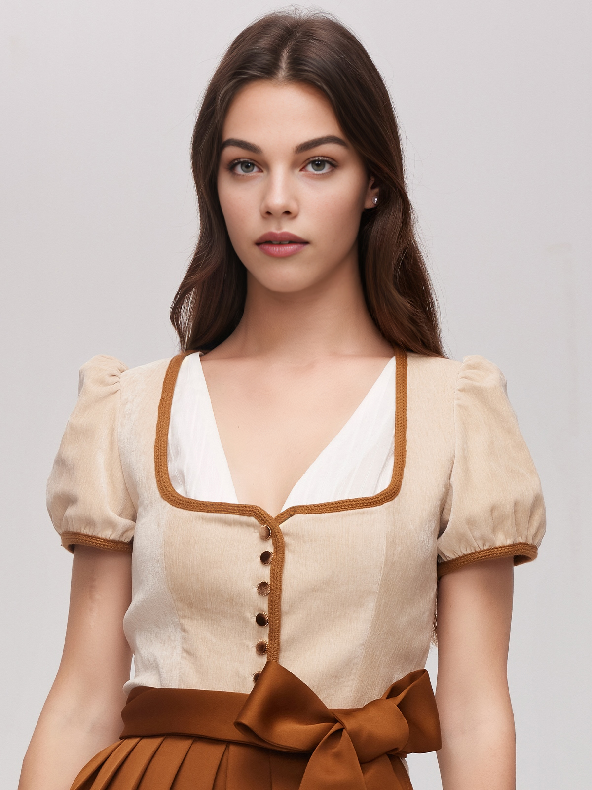 Modernes Dirndl in blau-braun