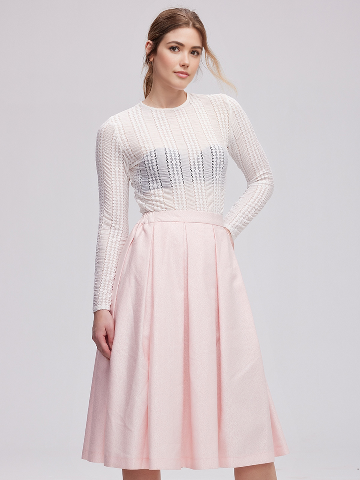 Dirndl Creme Beige mit floralen Akzenten