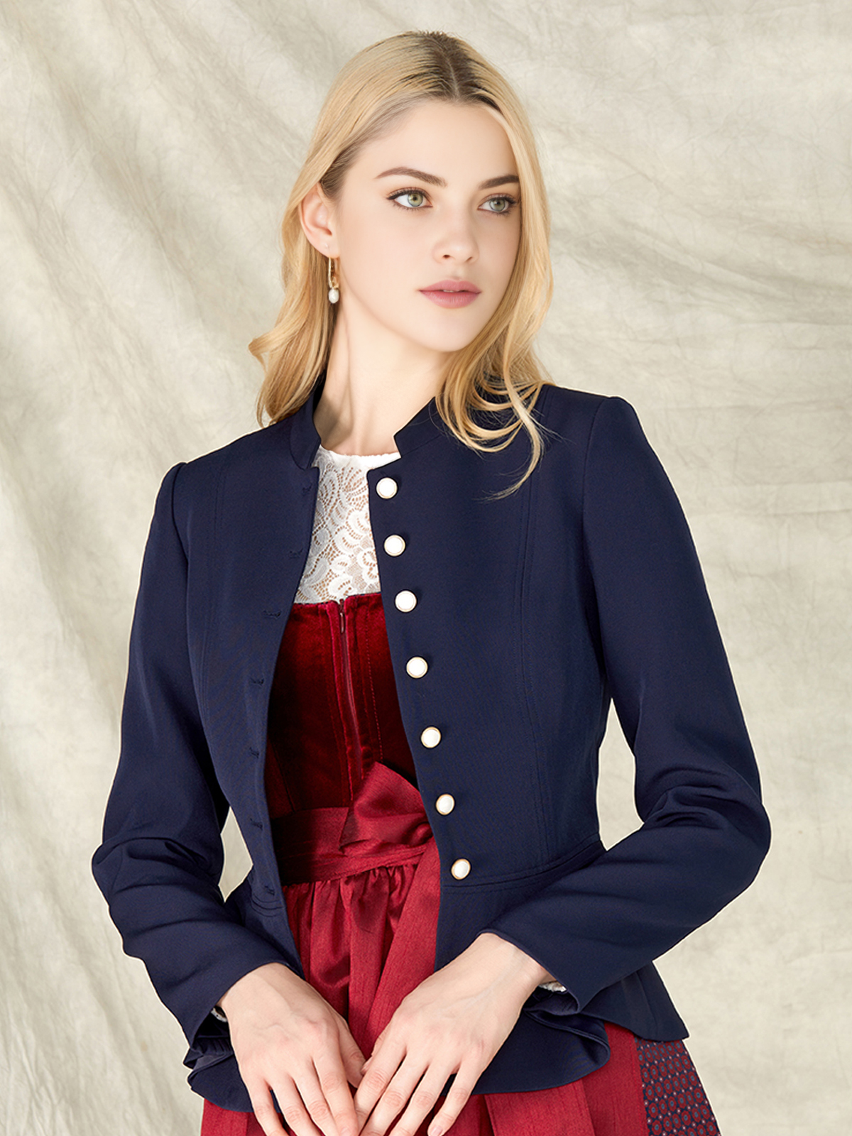 Elegantes Ja Mei Dirndl in Marineblau