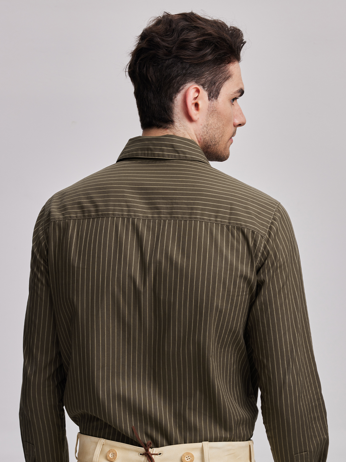 Modernes Dirndl mit taillenbetontem Schnitt